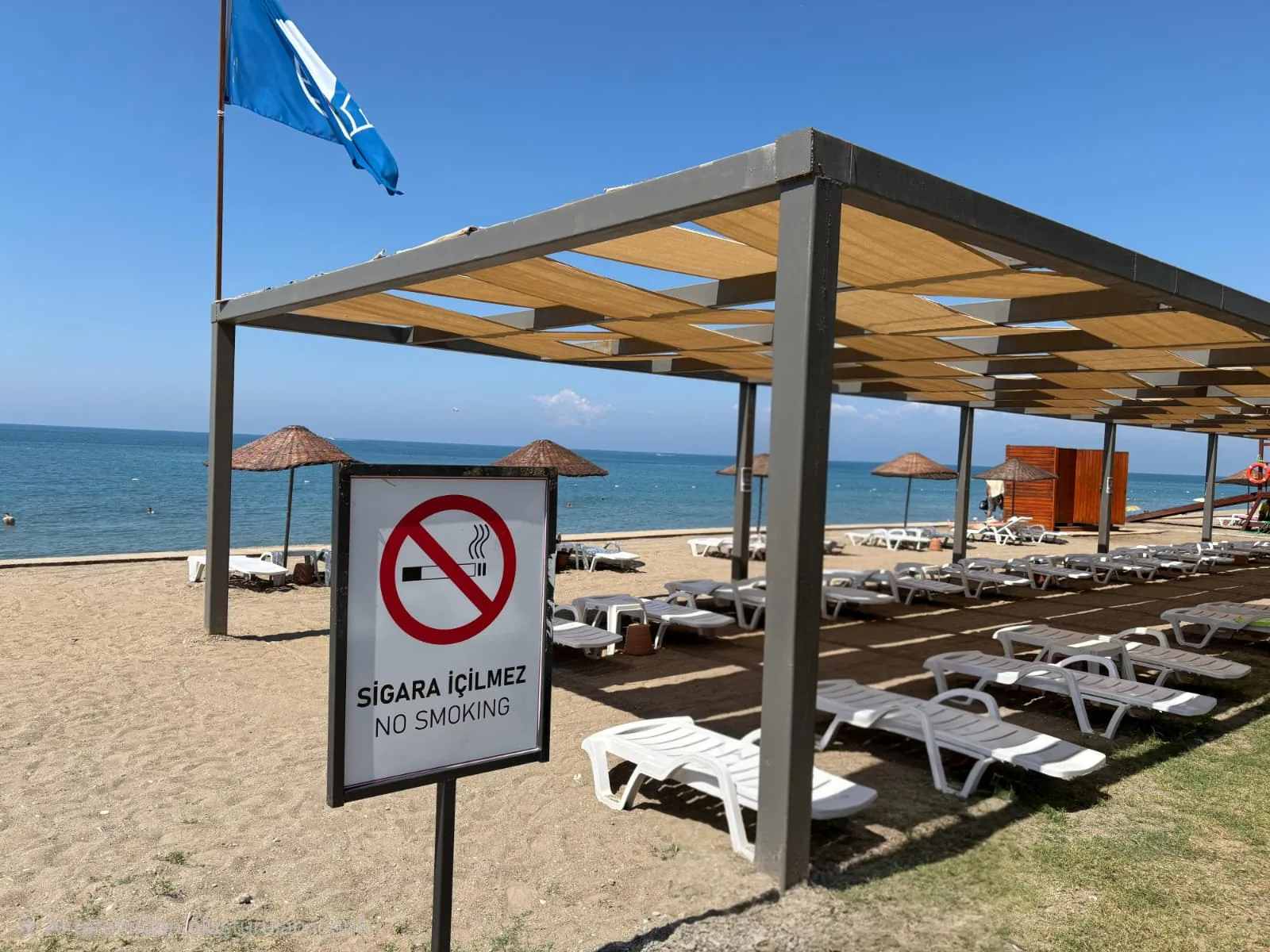 Dumansız plaj alanı işareti